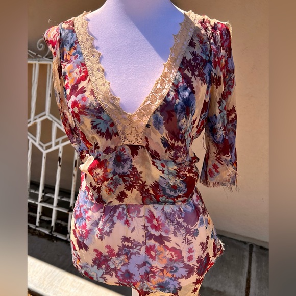 JOIE Floral Sheer Silk Blouse Low V Crochet Neck & Back Flowing Split Sleeves! 4 - Picture 11 of 14